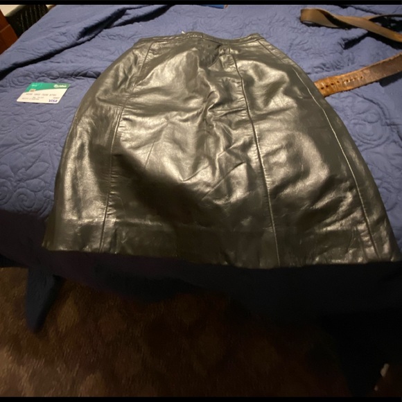 Vintage leather skirt - Picture 3 of 3